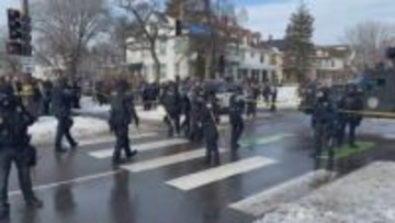 大規模な移民取り締まりの米ミネソタ州で当局が発砲　女性が死亡