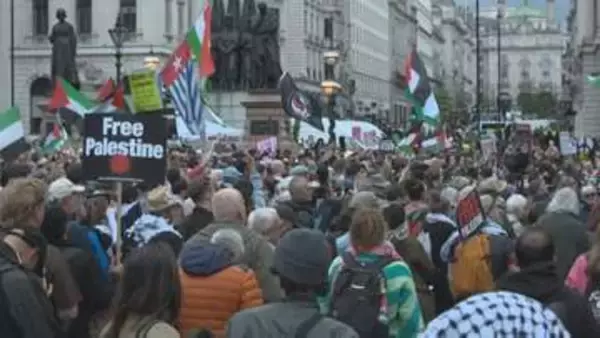 ロンドンで「極右主導・反移民デモ」と「親パレスチナデモ」 市の中心部が参加者で埋め尽くされる