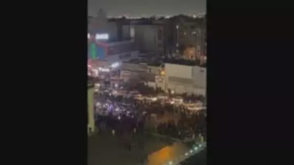 イランのデモ拡大続く　40人以上死亡か　ネット遮断の情報も