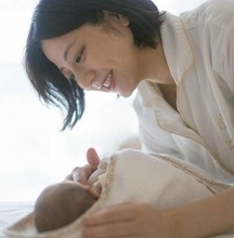 【 杉本有美 】第1子出産を報告「陣痛が来るのを自然に待ってから、無痛分娩に入るという陣発無痛分娩を選択しました」