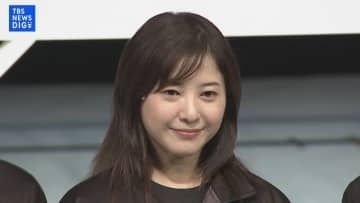 【 吉高由里子 】　３年ぶり舞台出演で体びっくり　「何してるのお前は！って」　最年少・桜井日奈子も苦笑い　「いちばん硬いですもん」