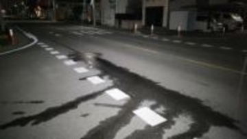 「車両が男性をはね逃走した」と110番　高齢男性が車にはねられ意識不明の重体　警察がひき逃げ事件として捜査　埼玉・草加市