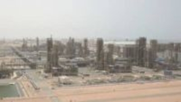 UAE最大の製油所が操業停止　周辺へのドローン攻撃で火災発生