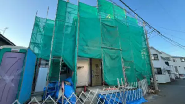 「部屋にはガスの臭いが…」 建築現場内の建物で作業員の親子死亡　1階には発動発電機も　千葉・船橋市