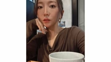 【 加藤綾菜 】 「朝イチはカトちゃん寝ているので自由な時間」　紅葉カフェ巡り、針・お灸、ピラティスまで　充実のリラックスタイムを公開