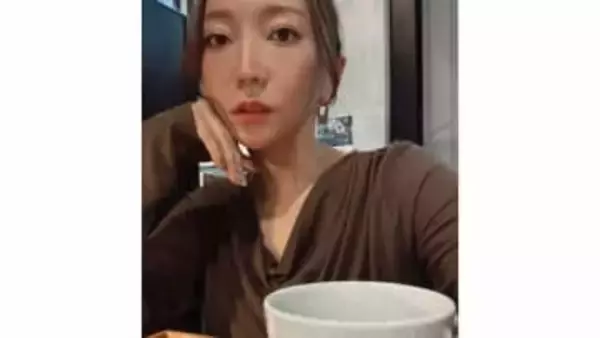 【 加藤綾菜 】 「朝イチはカトちゃん寝ているので自由な時間」　紅葉カフェ巡り、針・お灸、ピラティスまで　充実のリラックスタイムを公開