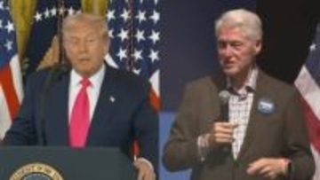 トランプ大統領　未成年者への性的虐待疑いの富豪と民主党の関係の捜査を求める　クリントン元大統領らを対象に