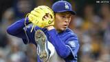 「佐々木朗希、5回3失点で3勝目の権利持って降板　T.ヘルナンデスが逆転3ランで援護　序盤苦しむも10者連続アウトで修正力発揮」の画像1