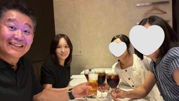 【 花田虎上 】　妻・倉実さんの誕生日を家族でお祝い「5日前からプレゼントを渡したり昨日はお花を送ったりしてました」