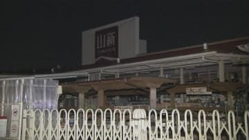 充電池盗み車で警備員の女性をはねて逃走　女性は太もも骨折する重傷　男は白い車で水戸市街方向へ　警察は強盗傷害事件として捜査　茨城・水戸市