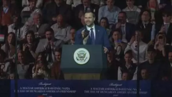 バンス副大統領が選挙集会でトランプ氏に電話「私たちは素晴らしい関係にある」選挙戦劣勢のオルバン氏を激励