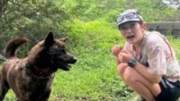 【 井上咲楽 】山道で「立派な犬ちゃん」「接し方が分からない」　でも雰囲気はほのぼの 来週開催のトレイルランイベントへの練習中に