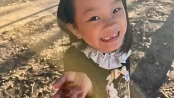 【 ののちゃん 】 どんぐり片手にご満悦の輝く笑顔　「のんちゃんの枝好きはひーちゃんに」