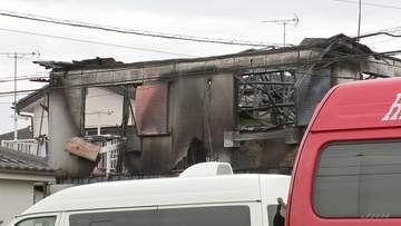 木造2階建て住宅が全焼し周辺4棟に延焼　焼け跡から1人の遺体　住人の70代の男性と連絡取れず　埼玉・東松山市