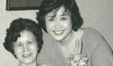 「【小林幸子】母の命日にモノクロの思い出の写真を公開「お母さん、3姉妹を産んでくれてありがとう」」の画像1