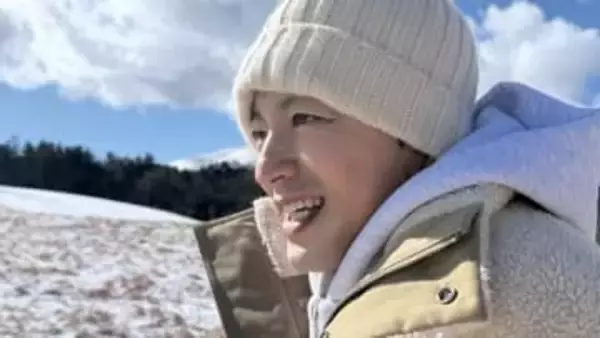 【 大沢たかお 】雪山をバックに散歩　フォロワー歓喜「少年の様な瞳と白銀の世界」「彼女妄想素材あざーっす！」