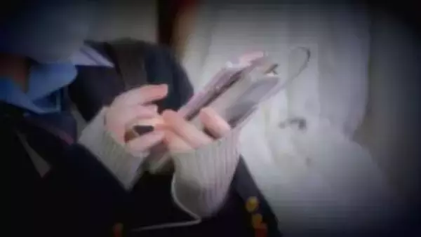 総務省 子どもの「年齢確認の厳格化」などSNS事業者の規制強化を検討