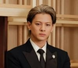 【 Number_i・平野紫耀 】　タキシード姿で　ルイ・ヴィトンの展示会に出席　「ハイウォッチを沢山堪能させていただきました」