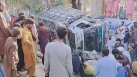アフガニスタンで帰還した難民を乗せたトラックが横転　22人死亡