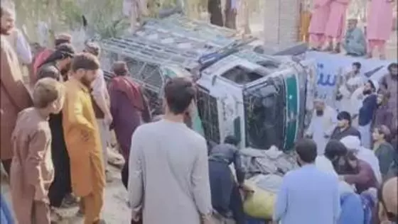 アフガニスタンで帰還した難民を乗せたトラックが横転　22人死亡