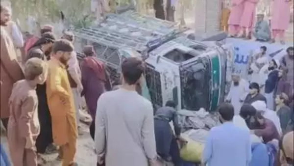 アフガニスタンで帰還した難民を乗せたトラックが横転　22人死亡