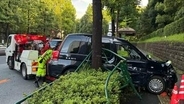 「カーブで曲がりきれず反対車線にスリップした」都内で雨に濡れた路面でスリップしたとみられる事故が相次ぐ