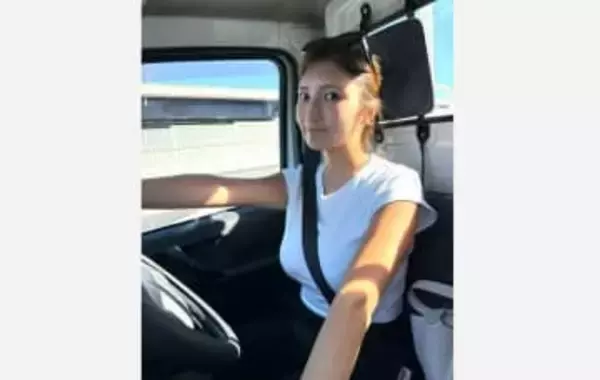 【 三田悠貴 】　愛車の軽トラで疾走　投稿動画に　ファン反響　「運転してるとこカッコいい」「素敵過ぎです！」