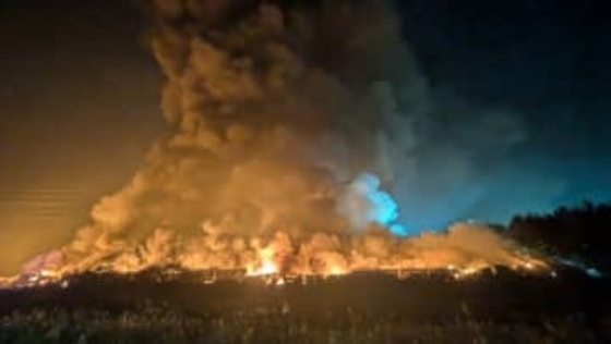 工場で火災 400m先に学校