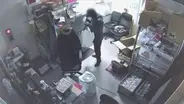 栃木・小山市でトレカ窃盗　わずか3分間の犯行…　防犯カメラが捉えた一部始終　栃木県警小山署