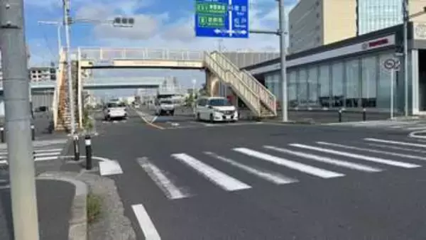 中学生とみられる男女2人が乗用車にはねられる 女の子は頭の骨を折る重傷　警察が運転手の男（55）を現行犯逮捕　千葉・市川市