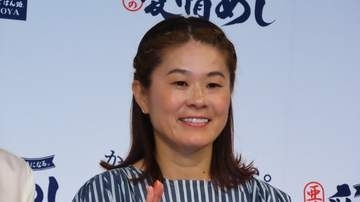 【澤穂希】日本サッカー殿堂入りに「まだまだ日本のサッカー界に貢献しないといけない」エプロン姿で「10番」を着用