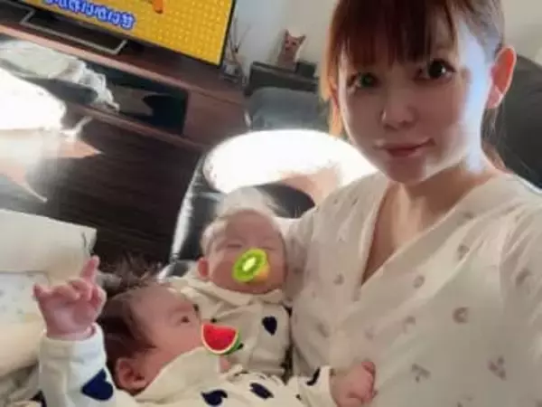 【 中川翔子 】生後2ヶ月を過ぎた双子の子育て近況「だいぶ重たいけどギリギリ何とかできる！」「ひとりで双子抱っこ」