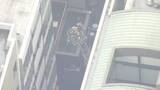 「【速報】東京・銀座の11階建てマンション5階から出火 1人けが 東京消防庁などが消火活動中」の画像1