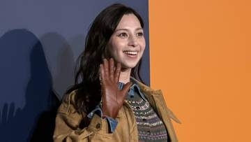【 中条あやみ 】〝風が～！〟ハプニングに取材陣「可愛い！」 「VIVANT」新庄役・竜星涼も登場　【ラルフ ローレン『PoloFest』】