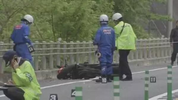 「シカと衝突」したバイク男性が後続車にひき逃げされ死亡　目撃者も別のシカと衝突…現場で何が？　61歳女を逮捕　群馬・渋川市