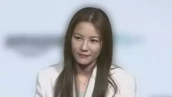 【 瀬戸朝香 】　自身の “不注意により”  第一腰椎骨折で一時休養を発表　「今は治療と療養に専念してまいります」　SNSで謝罪と報告