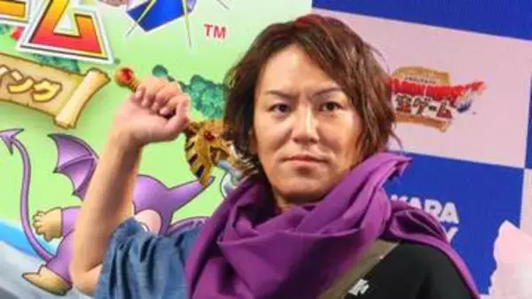 【 狩野英孝 】ドラクエ「勇者」の格好に興奮　楽屋に剣と盾が置かれ「テンションが上がっています」
