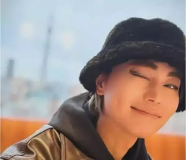 【 氷川きよし 】 「パンチ効いたメイクのまま　錦糸町をぶらり」　オフショットに　ファン反響　「素敵すぎる　大好き❤」