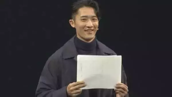 【 Snow Man・岩本照 】カメラマンに〝白紙〟神対応　「両親が恋に落ちた瞬間を見たい」とロマンチストな一面ちらり