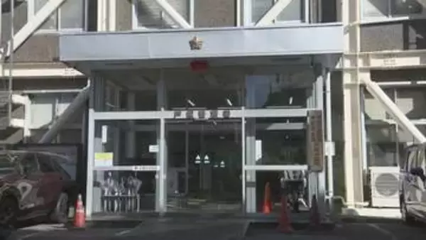 女子高校生（17）のスカート内を盗撮しようとしたか　自称・横浜市職員の男（30）を現行犯逮捕　店内防犯カメラにスマホを差し向ける様子　神奈川県警