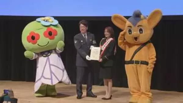 「歌手の相川七瀬さんが一日警察署長として登場　「春の全国交通安全運動」を前に東京・渋谷区で交通安全イベント　警視庁」の画像