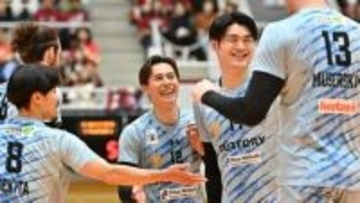 髙橋藍　攻守で活躍　レギュラーシーズン王者・サントリーが有終の美　チャンピオンシップへ弾み 【SVリーグ男子】