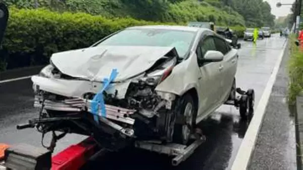 トラック含む8台玉突き事故 5人軽傷　最初に衝突の運転手は車を乗り捨て逃走 ひき逃げ事件として行方捜す　横浜市旭区