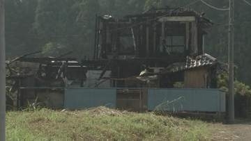 「炎と煙がすごい」千葉・八街市で住宅が全焼する火事 　焼け跡から4人の遺体　住人と連絡取れず