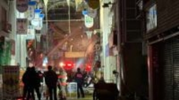 【速報】東京・品川区　アーケード商店街で有名な中延商店街「スキップロード」の酒店から出火か　現在も延焼中　消防車など35台出動