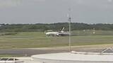 「離陸間近のマレーシア航空機のエンジンから黒煙　乗客・乗員にけがなし　国交省が原因を調査」の画像1