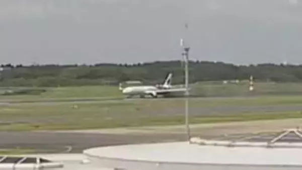 離陸間近のマレーシア航空機のエンジンから黒煙　乗客・乗員にけがなし　国交省が原因を調査