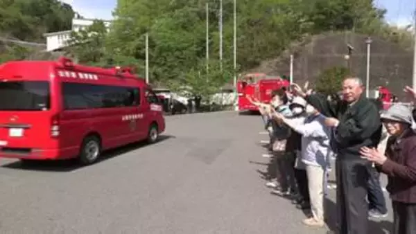 山林火災鎮圧で緊急消防援助隊に感謝伝えるセレモニー 11日間にわたって消火や延焼の拡大阻止にあたる　岩手・大槌町