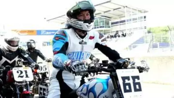 【 長瀬智也 】19日のバイクレースで2位入賞〝レースの神様がちょっと僕を見てくれた〟　他選手たちの表彰式ではインタビュアーで盛り上げ役に