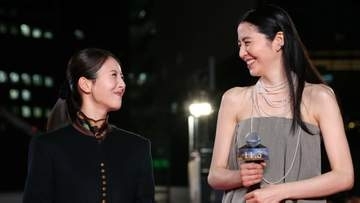 【浜辺美波】事務所の先輩・長澤まさみとレッドカーペット〝どんなイベントよりも緊張してます〟『ゴジラ-0.0』豪華キャスト集結
